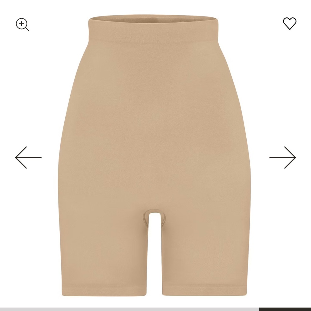 SKIMS Neutral Shapewear SEAMLESS SCULPT HIGH-WAISTED
ABOVE THE KNEE SHORT | CLAY